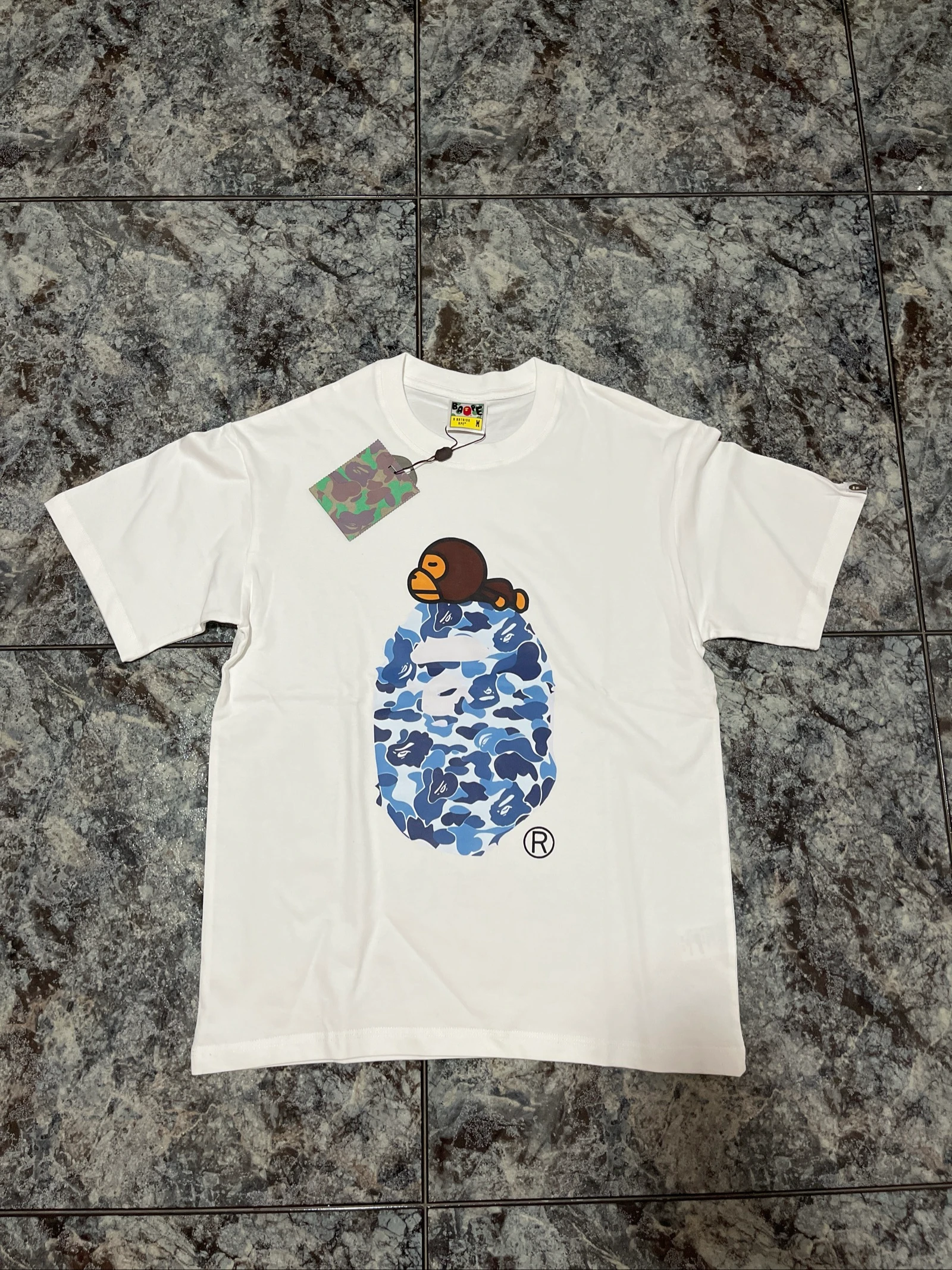 T- shirt bape